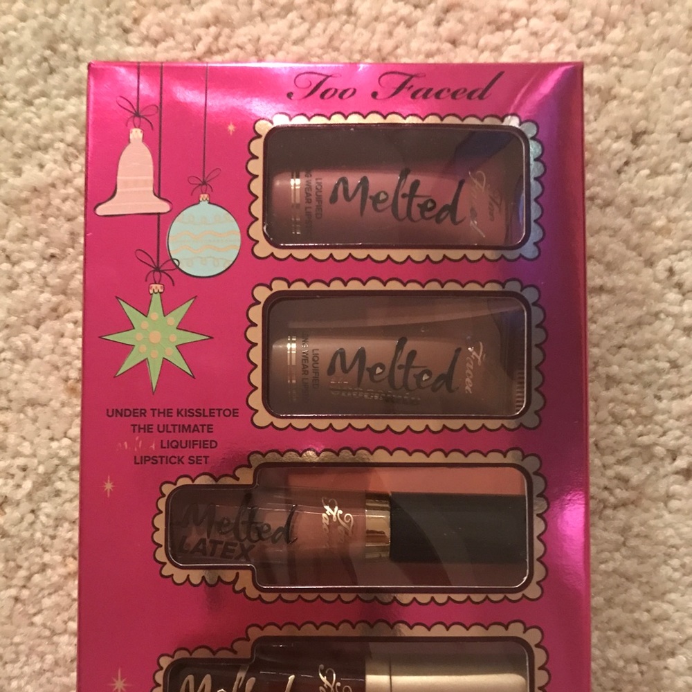 TOO FACED under the kissletoe gift set
